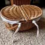 Wicker basket with liner