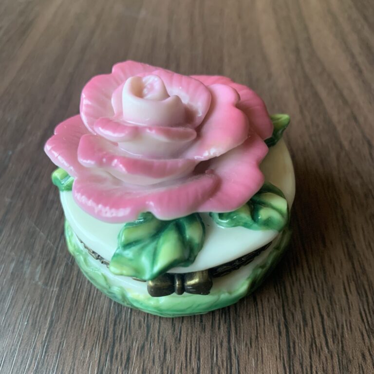 Rose hinged trinket box